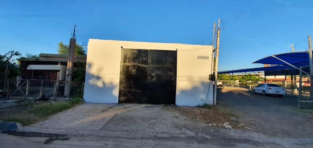 En Renta amplia Bodega, Colonia Jiquilpan.