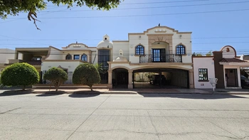 9_3040 | CASA EN VENTA de 5 recámaras, recámara en planta baja Fracc. Del Real en Los Mochis | Inmobiliaria Carfer