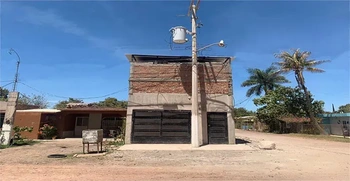 En Venta muy Amplia Casa, Ejido 9 de Diciembre.