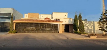 13_2871 | En Venta Hermosa Residencia, Fracc. Las Palmas | Inmobiliaria Carfer