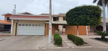 13_2429 | En Venta muy bonita y amplia Casa, Fraccionamiento Las Fuentes. | Inmobiliaria Carfer