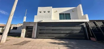 13_3061 | En Venta bonita y Amplia Casa, Fraccionamiento Nuevo Horizonte | Inmobiliaria Carfer