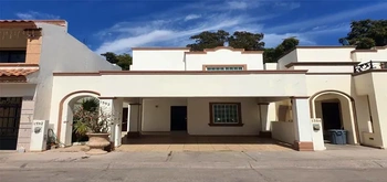 13_1179 | En Renta bonita Casa amueblada o Sin Amueblar, Privada San Sebastian. | Inmobiliaria Carfer