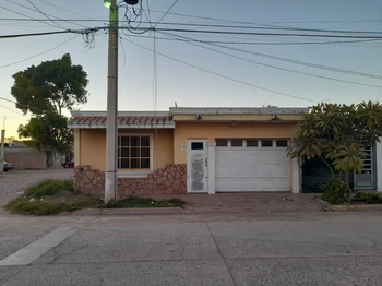5_1853 | CASA EN VENTA EN ESQUINA RESIDENCIAL DEL VALLE | Inmobiliaria Carfer