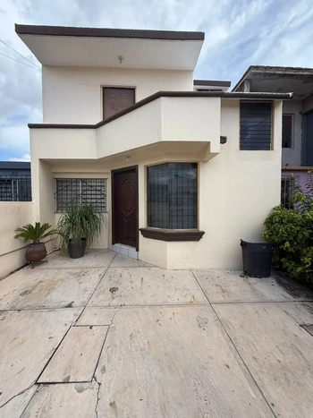 5_2978 | CASA EN VENTA FRACC ARBOLEDAS | Inmobiliaria Carfer