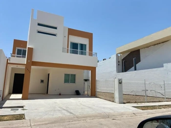 CASA EN RENTA TOTALMENTE AMUEBLADA PRIVADA MONTECARLO 3 REC