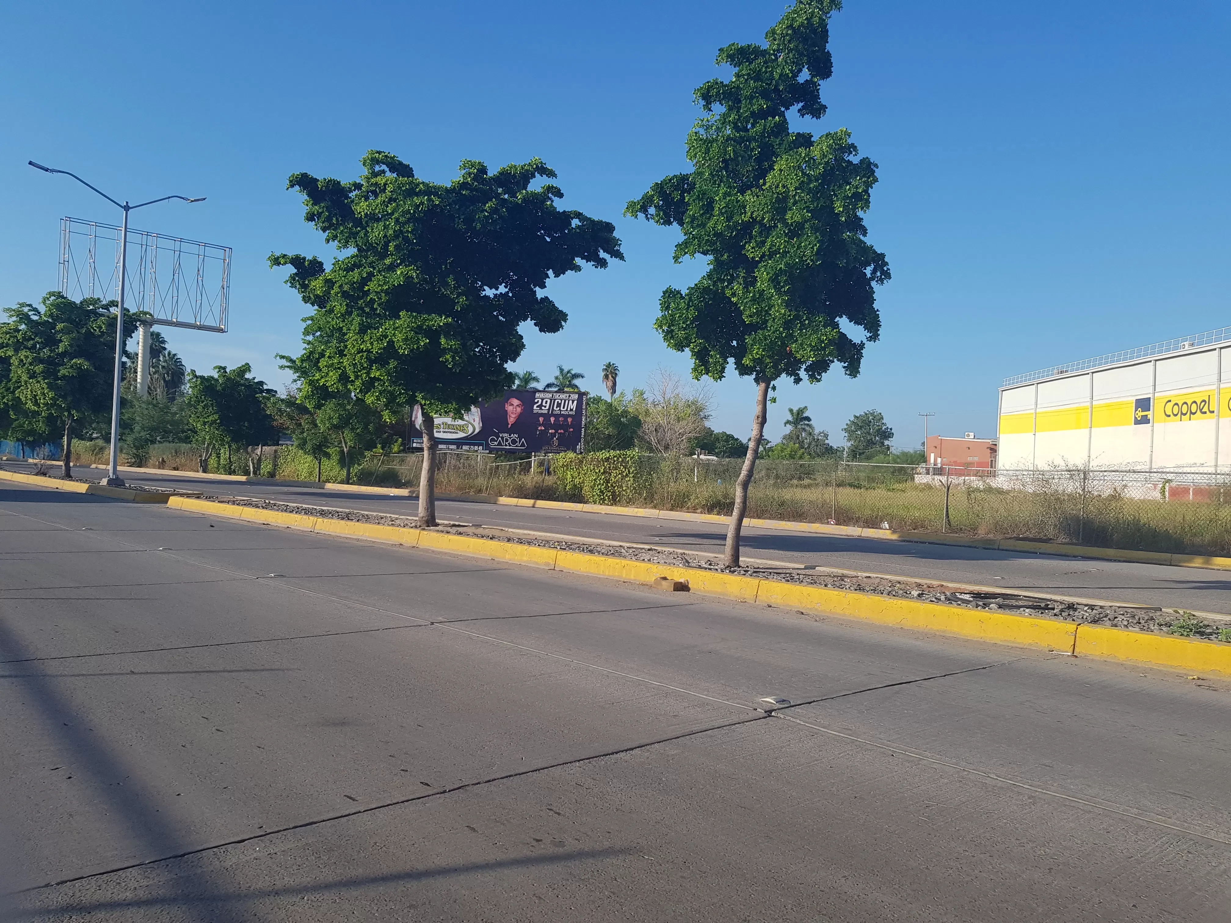 TERRENO COMERCIAL EN RENTA SOBRE CENTENARIO CASI ESQUINA CON LEYVA